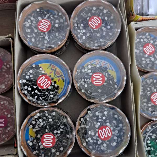 000 black bindi